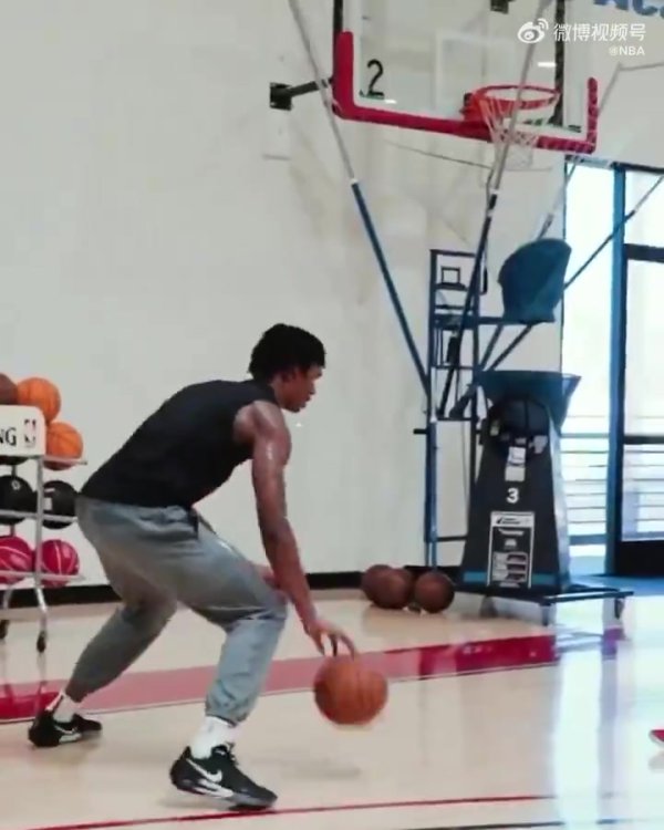 🚀下赛季打几号位？阿门休赛期练习  强化盘带技术⛹️‍♂️