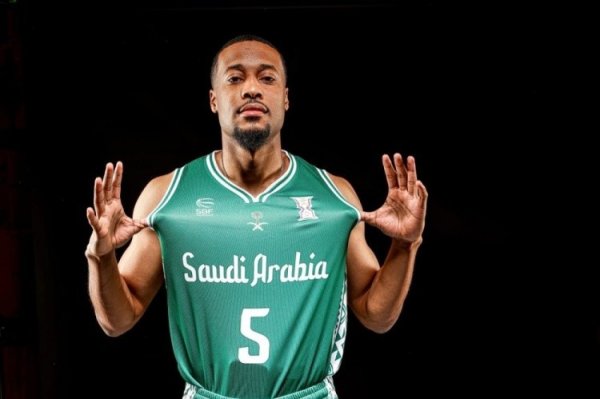 媒体人：拉赫曼32分&塔克30分 归化球员对赛事  格局的改变太显著了