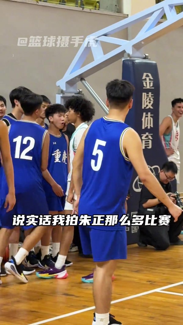 带队反转  ！U19国青朱正对阵国内高中生：过半场就扔 无视防卫  炸扣